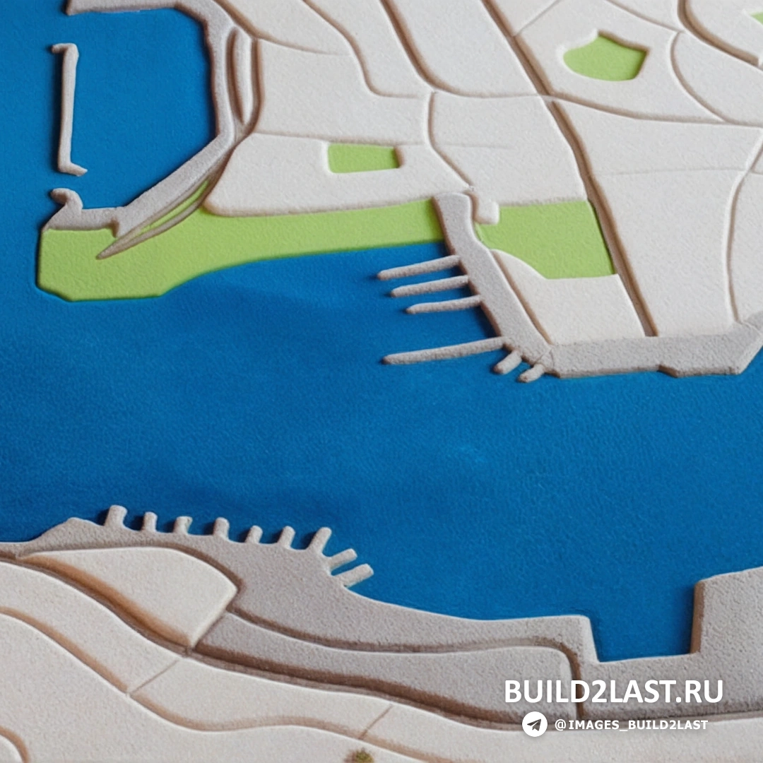 Абстрактный ковёр, в котором отражены пейзажные элементы, такие как леса и водоёмы, в стиле аэрофотоснимка